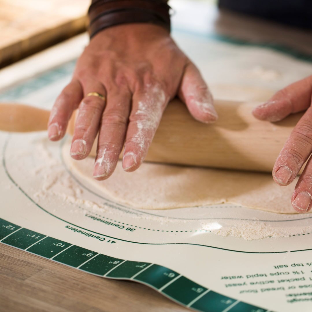Silicone Pizza Dough Mat with Recipe